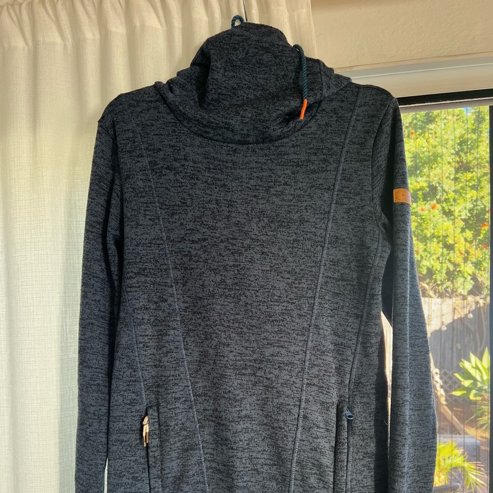 Women’s Roxy hooded pullover M